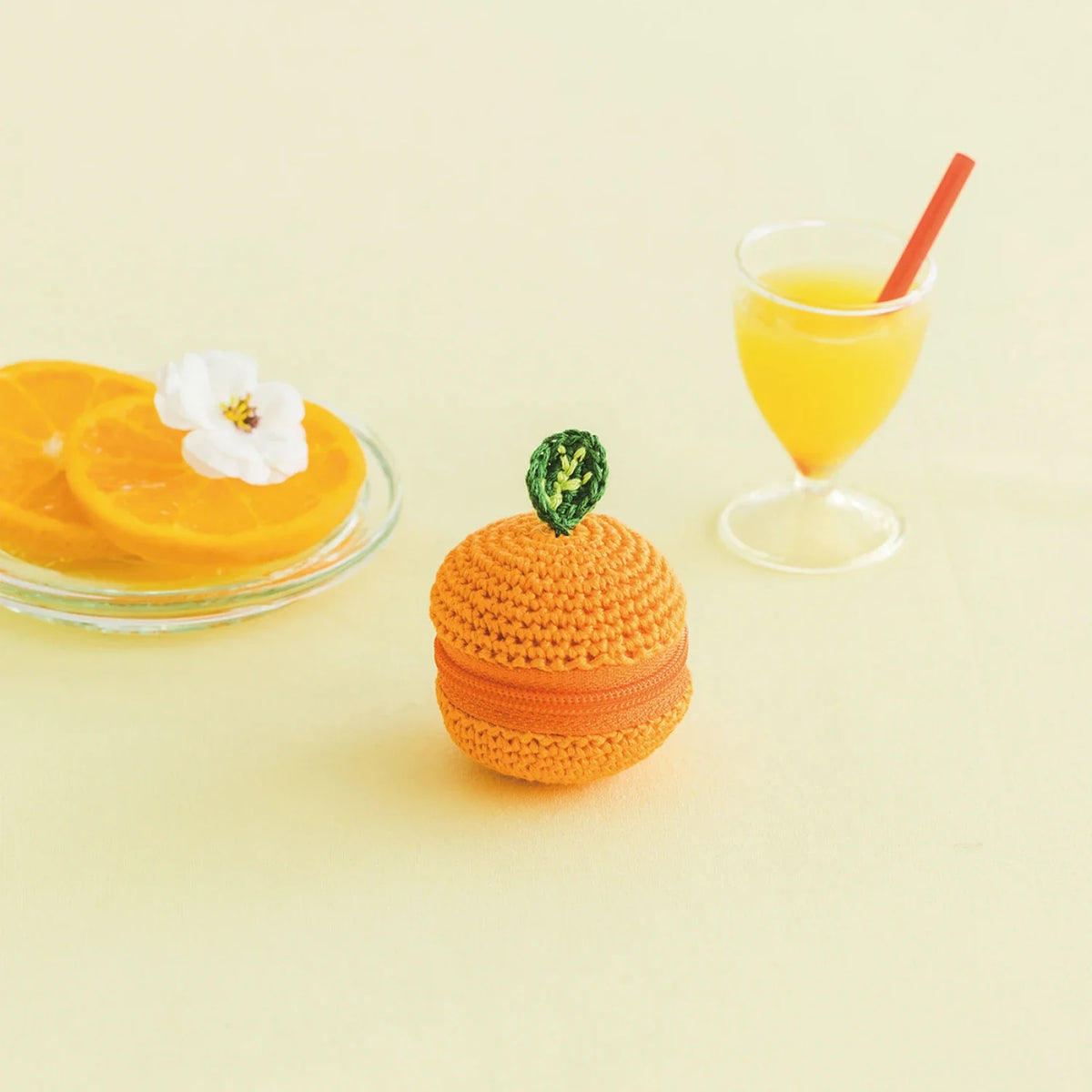 Tiny pouch crocheted with embroidery floss - Orange