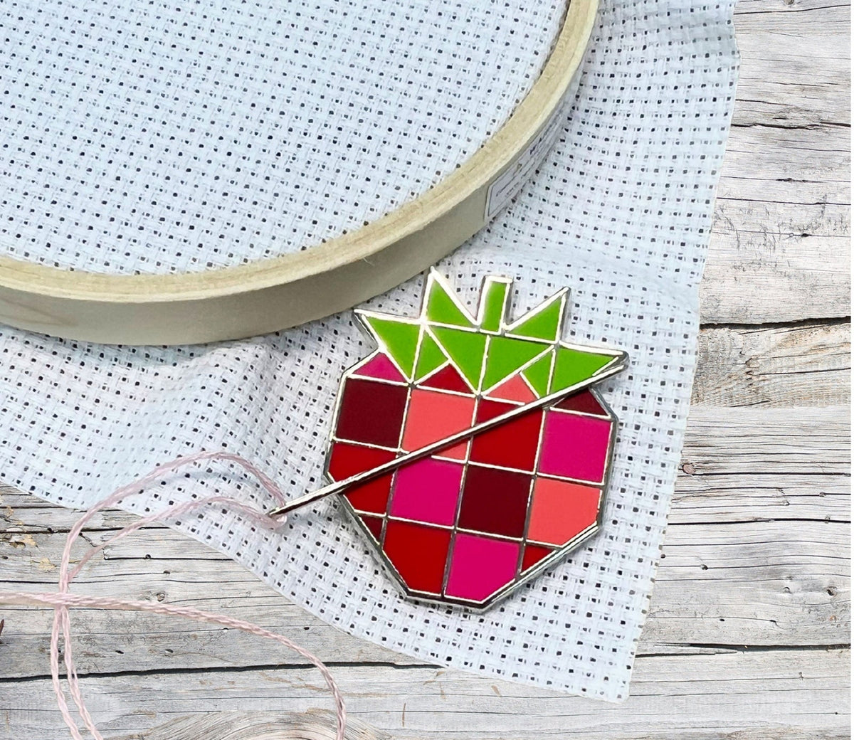 Strawberry Patch Needle Minder